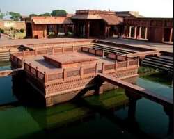 When you walk towards the middle of the complex, you will find Anup Talao (Pond). Several singing competitions were organized at the place at the time